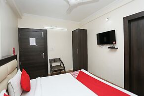 OYO 12682 Hotel Relax