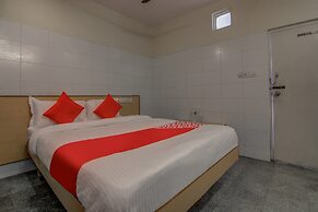 OYO 14669 Mayur's Residency