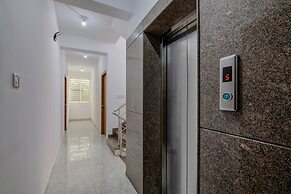 OYO 15695 Varcity Comforts