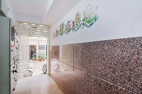 OYO 15695 Varcity Comforts