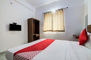 OYO 15695 Varcity Comforts