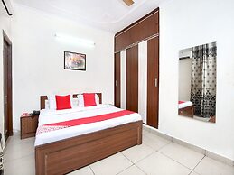 OYO 16735 Gaurav Residency