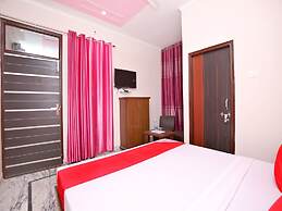 OYO 16431 Hotel New Comfort 1