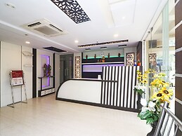 OYO 7054 Hotel Amabalika