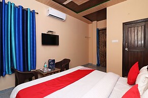 OYO 7054 Hotel Amabalika