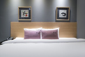 No.25 Signature Hotel Daechung