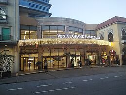 Venice Mall Area McKinley Hill Taguig BGC