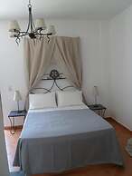 Sarakiniko View Studios