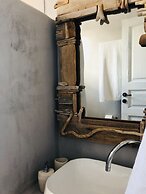 Sarakiniko View Studios