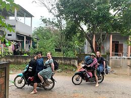 Funny Monkeys Homestay