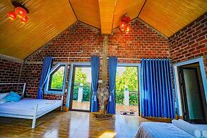 Funny Monkeys Homestay