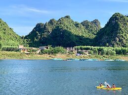 Funny Monkeys Homestay