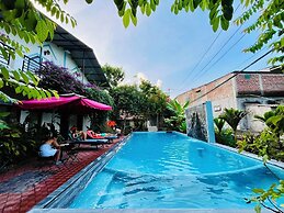 Funny Monkeys Homestay