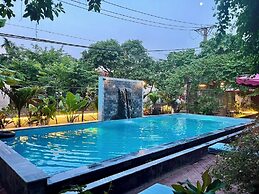 Funny Monkeys Homestay