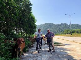 Funny Monkeys Homestay