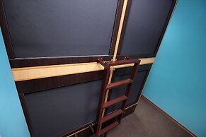 Homebox Capsule Hotel