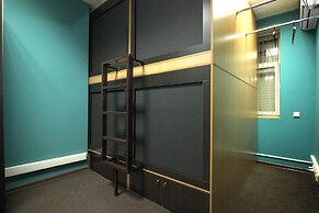 Homebox Capsule Hotel