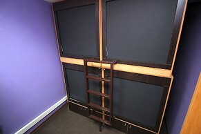 Homebox Capsule Hotel