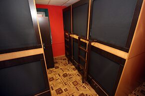 Homebox Capsule Hotel