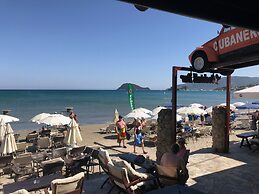 Cubaneros Holiday Inn