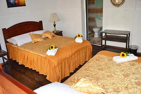 Colonial House Inn - Hostel