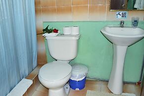 Colonial House Inn - Hostel