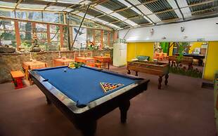 Colonial House Inn - Hostel