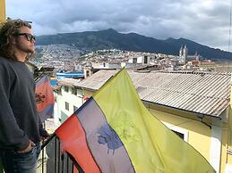 Colonial House Inn - Hostel