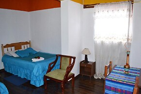 Colonial House Inn - Hostel