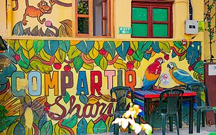 Colonial House Inn - Hostel