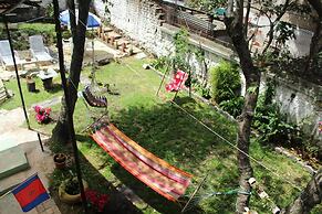 Colonial House Inn - Hostel