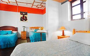 Colonial House Inn - Hostel