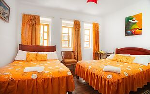 Colonial House Inn - Hostel