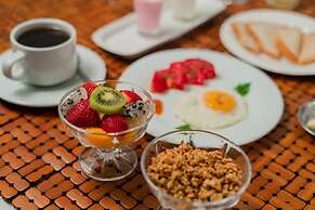 Colonial House Inn - Hostel