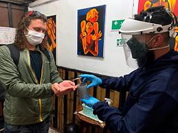 Colonial House Inn - Hostel