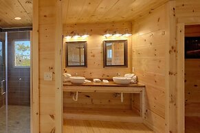 Alpine Pool Lodge Holiday home 2