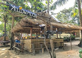 Yellow Moon M23 Hostel