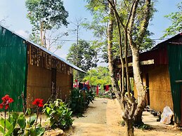 Yellow Moon M23 Hostel