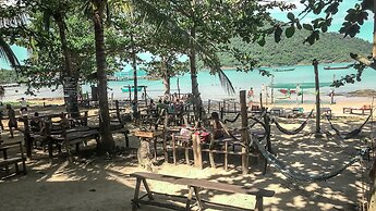 Yellow Moon M23 Hostel