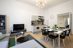 Wawelove Spacious 3 Bedroom Apartment