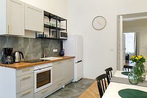 Wawelove Spacious 3 Bedroom Apartment