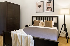 Wawelove Spacious 3 Bedroom Apartment