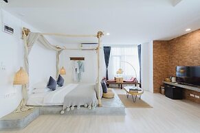 YOLO Bangkok Boutique Hotel