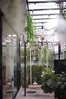 YOLO Bangkok Boutique Hotel