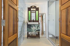 YOLO Bangkok Boutique Hotel