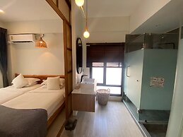 YOLO Bangkok Boutique Hotel