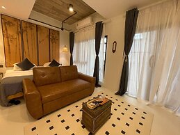 YOLO Bangkok Boutique Hotel