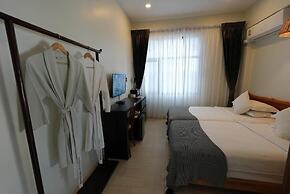 YOLO Bangkok Boutique Hotel