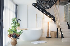 YOLO Bangkok Boutique Hotel