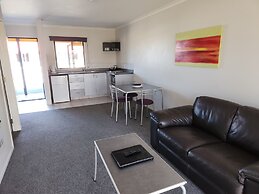 ASURE Oak Estate Motor Lodge